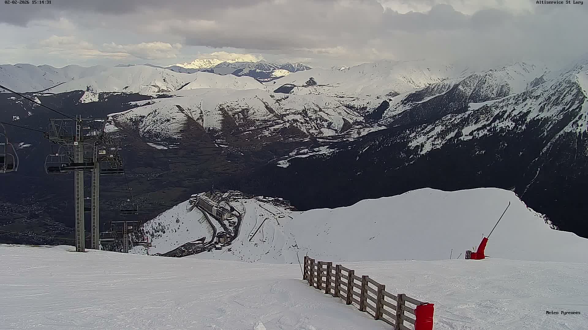 Saint-Lary-Soulan Village Skyline & Pla d'Adet Ski Slopes Live Cam - Bagnères-de-Bigorre, Hautes-Pyrénées, Occitanie, France