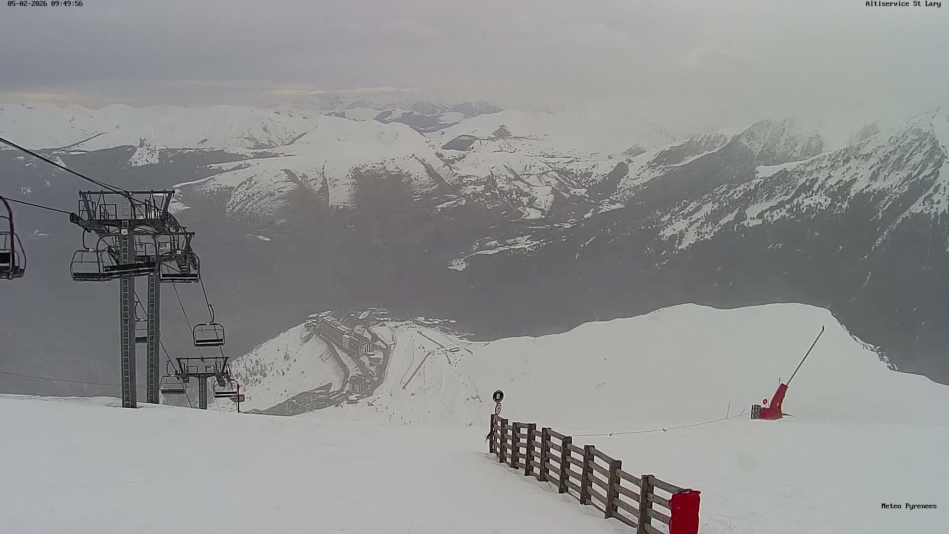 Saint-Lary-Soulan Village Skyline & Pla d'Adet Ski Slopes Live Cam - Bagnères-de-Bigorre, Hautes-Pyrénées, Occitanie, France