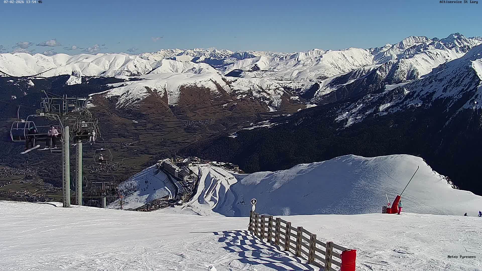 Saint-Lary-Soulan Village Skyline & Pla d'Adet Ski Slopes Live Cam - Bagnères-de-Bigorre, Hautes-Pyrénées, Occitanie, France