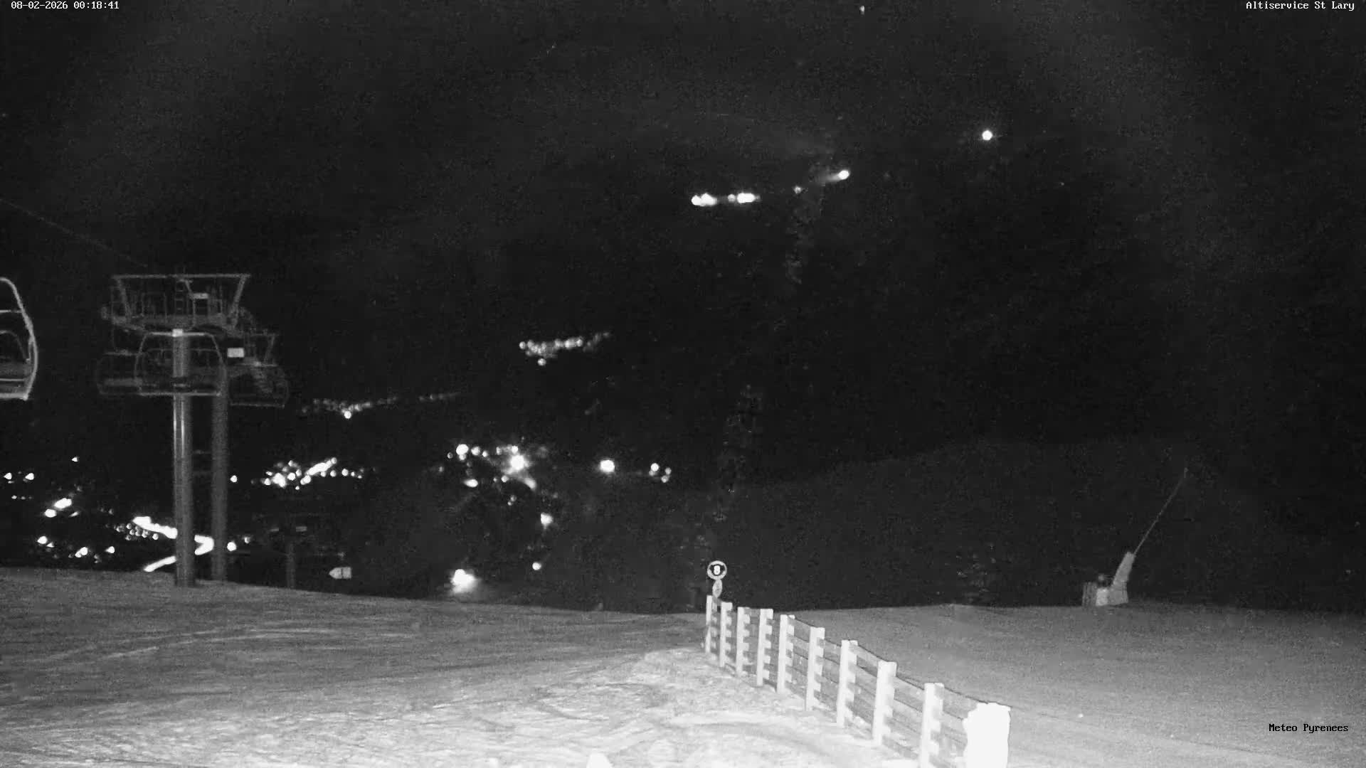 Saint-Lary-Soulan Village Skyline & Pla d'Adet Ski Slopes Live Cam - Bagnères-de-Bigorre, Hautes-Pyrénées, Occitanie, France