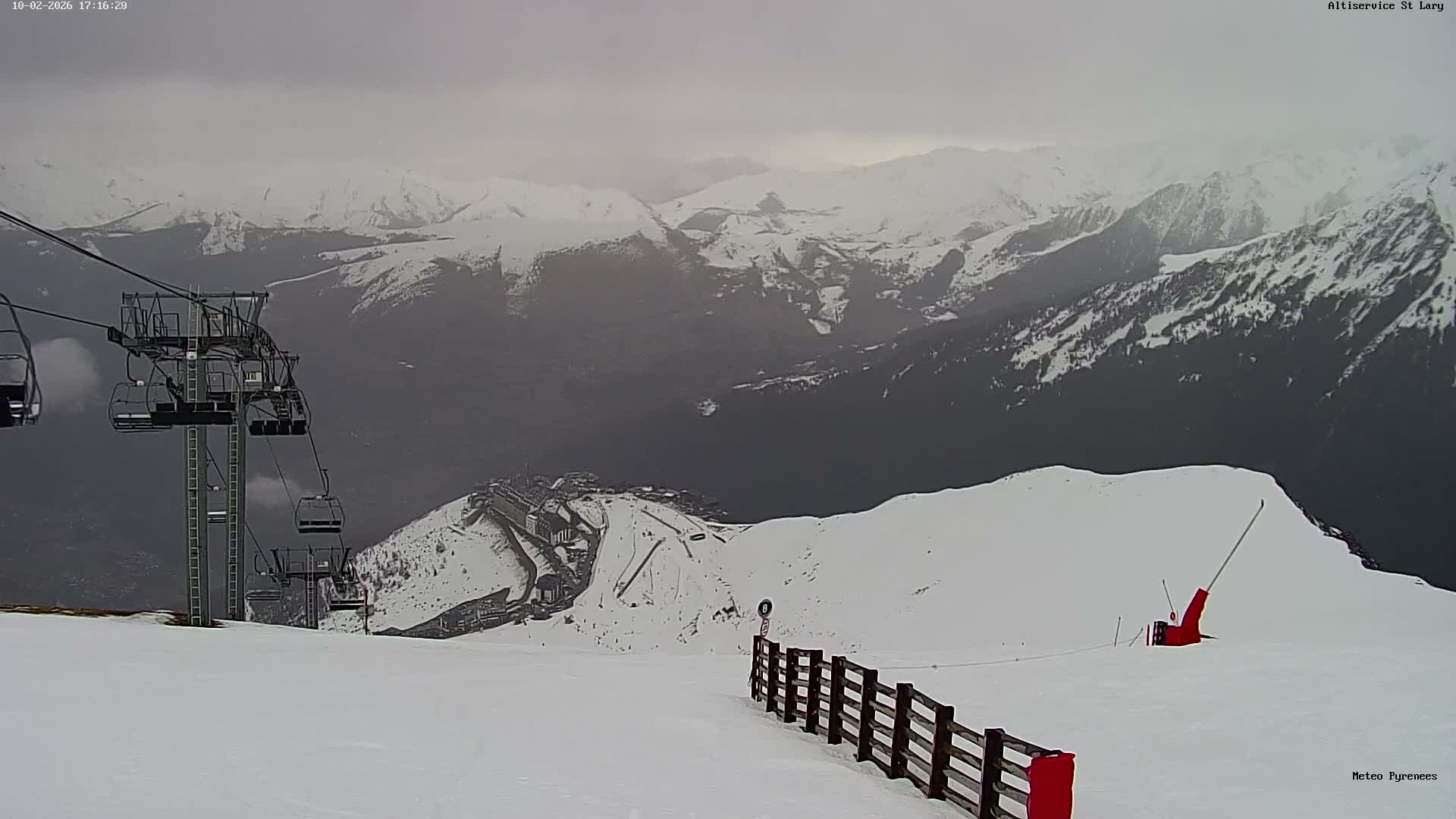Saint-Lary-Soulan Village Skyline & Pla d'Adet Ski Slopes Live Cam - Bagnères-de-Bigorre, Hautes-Pyrénées, Occitanie, France