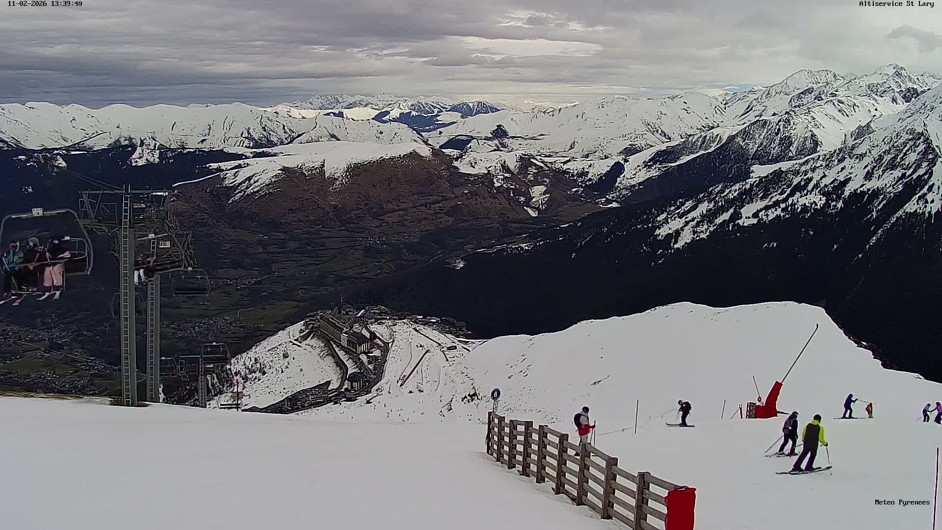 Saint-Lary-Soulan Village Skyline & Pla d'Adet Ski Slopes Live Cam - Bagnères-de-Bigorre, Hautes-Pyrénées, Occitanie, France