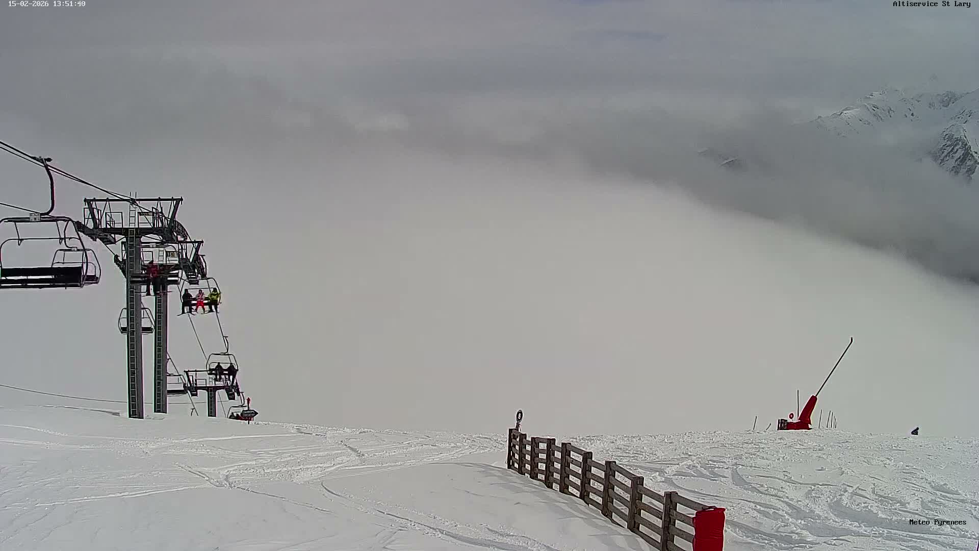 Saint-Lary-Soulan Village Skyline & Pla d'Adet Ski Slopes Live Cam - Bagnères-de-Bigorre, Hautes-Pyrénées, Occitanie, France
