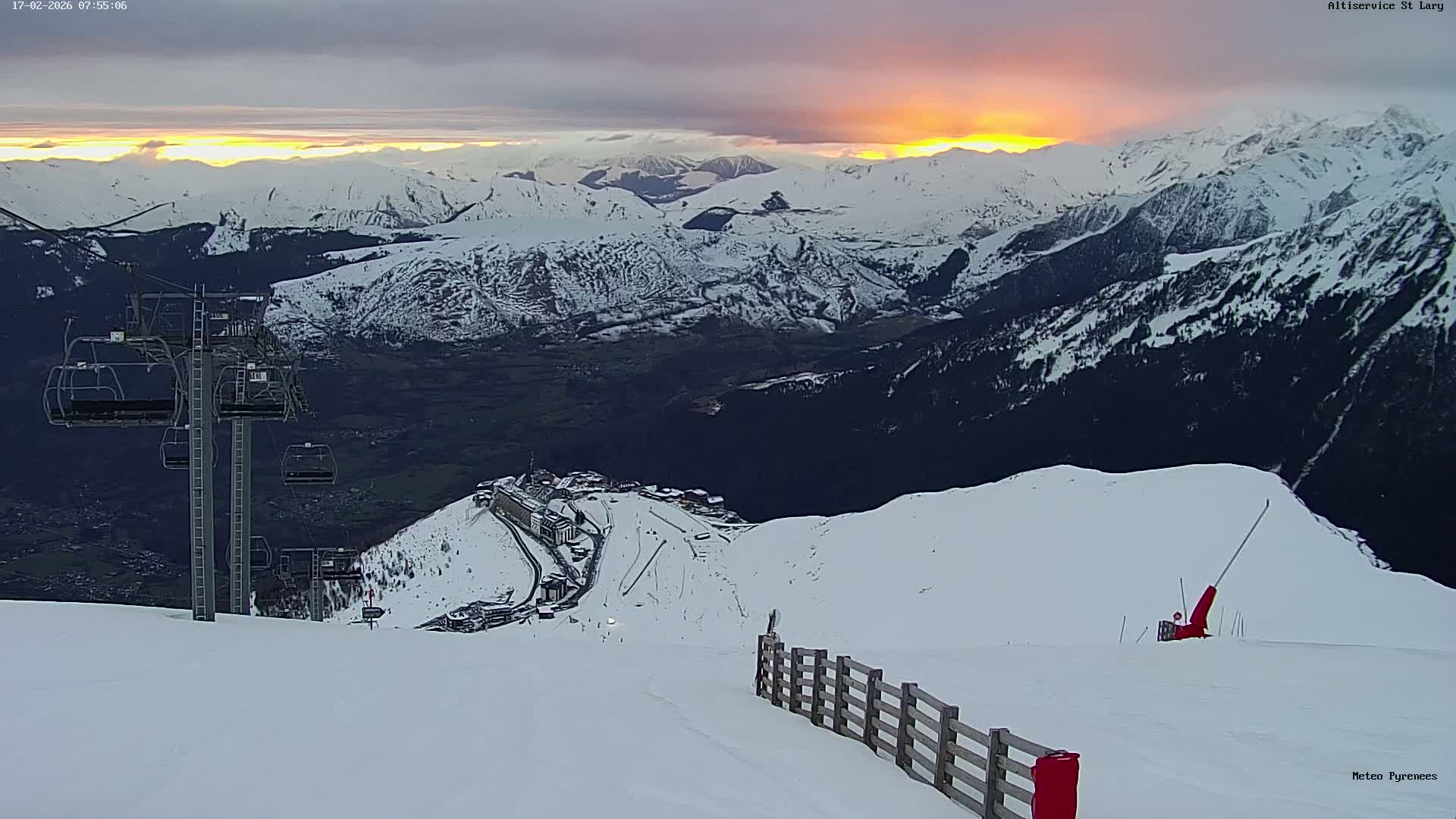 Saint-Lary-Soulan Village Skyline & Pla d'Adet Ski Slopes Live Cam - Bagnères-de-Bigorre, Hautes-Pyrénées, Occitanie, France