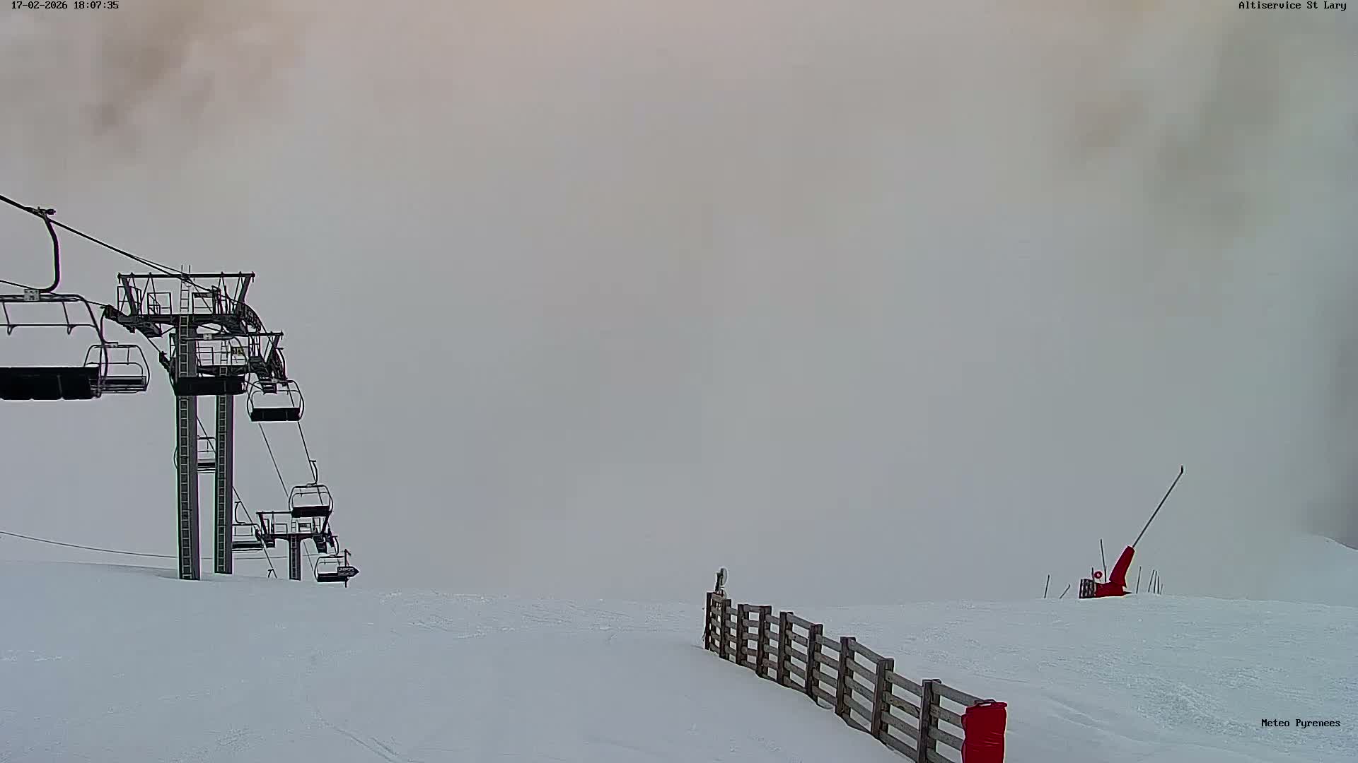 Saint-Lary-Soulan Village Skyline & Pla d'Adet Ski Slopes Live Cam - Bagnères-de-Bigorre, Hautes-Pyrénées, Occitanie, France