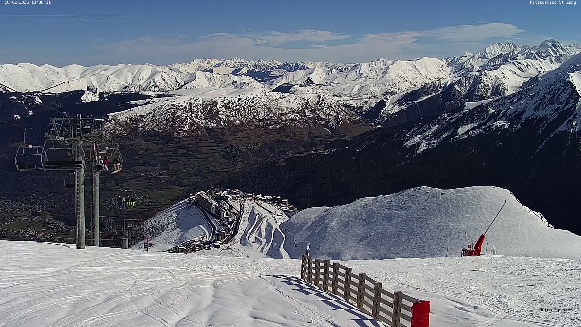 Saint-Lary-Soulan Village Skyline & Pla d'Adet Ski Slopes Live Cam - Bagnères-de-Bigorre, Hautes-Pyrénées, Occitanie, France