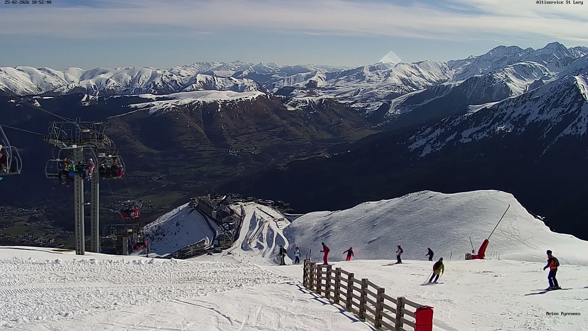Saint-Lary-Soulan Village Skyline & Pla d'Adet Ski Slopes Live Cam - Bagnères-de-Bigorre, Hautes-Pyrénées, Occitanie, France