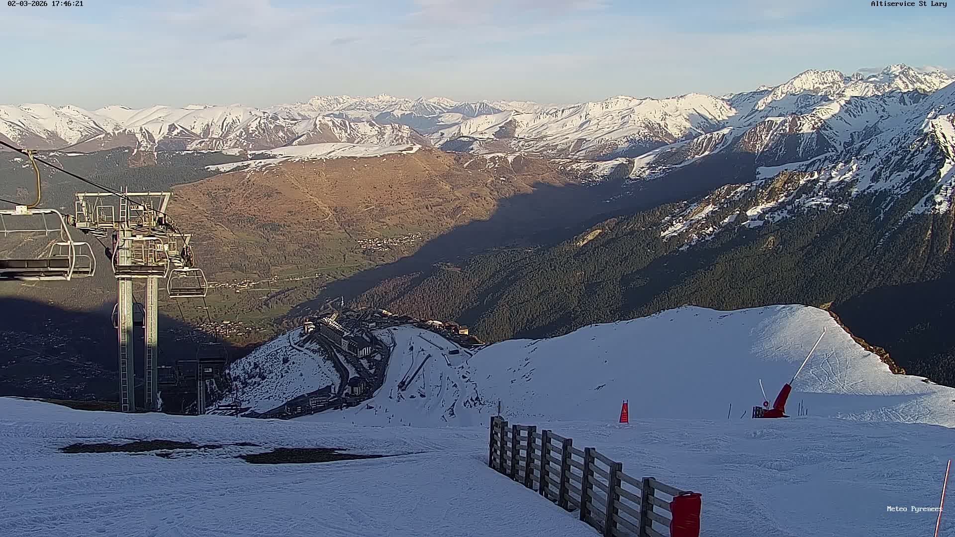 Saint-Lary-Soulan Village Skyline & Pla d'Adet Ski Slopes Live Cam - Bagnères-de-Bigorre, Hautes-Pyrénées, Occitanie, France