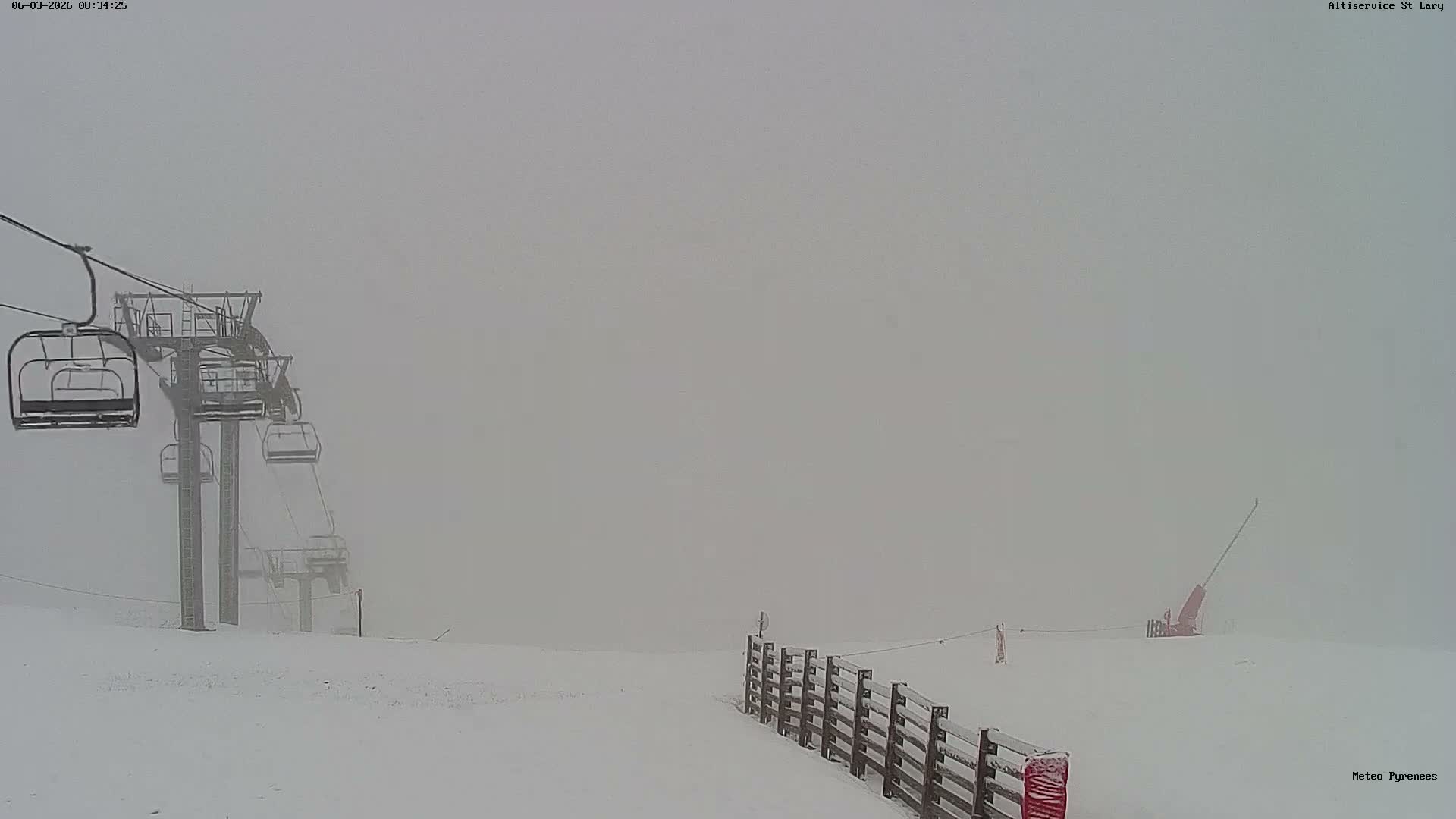 Saint-Lary-Soulan Village Skyline & Pla d'Adet Ski Slopes Live Cam - Bagnères-de-Bigorre, Hautes-Pyrénées, Occitanie, France