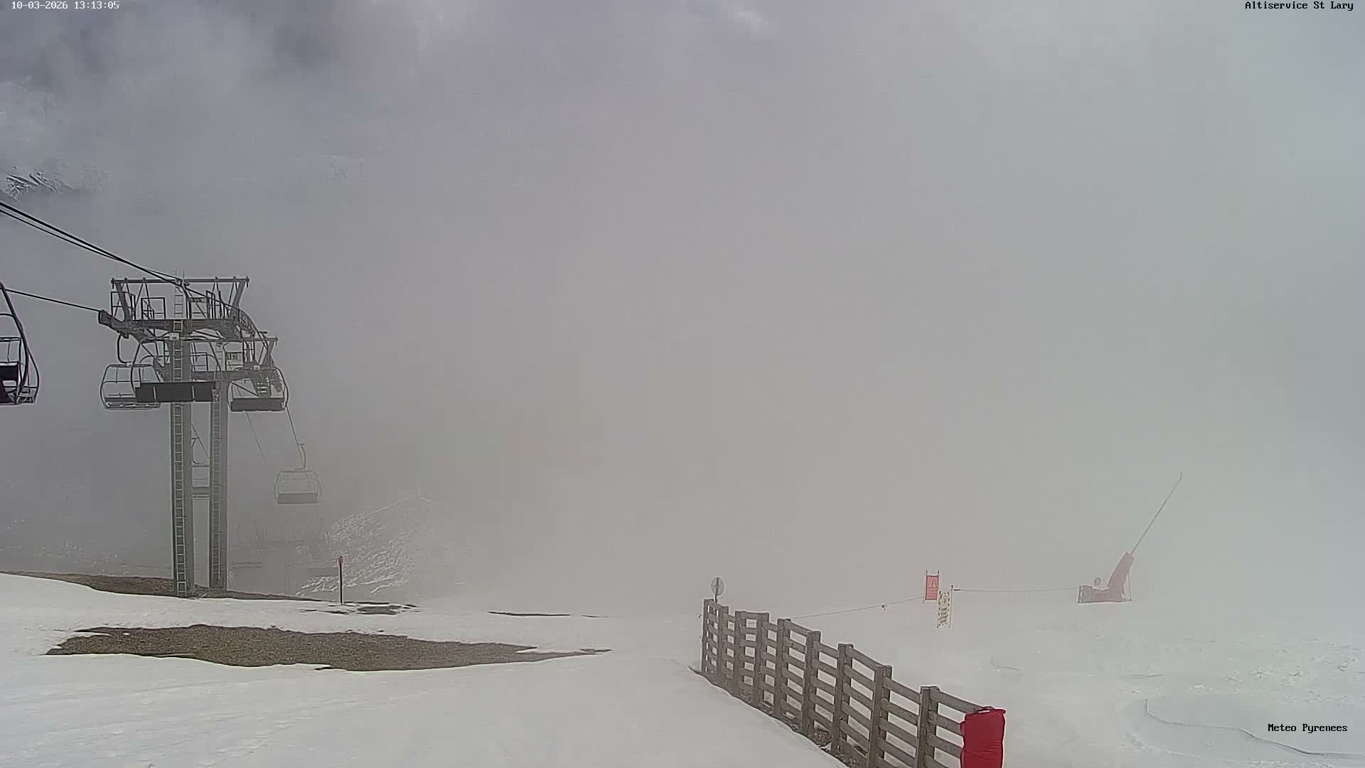 Saint-Lary-Soulan Village Skyline & Pla d'Adet Ski Slopes Live Cam - Bagnères-de-Bigorre, Hautes-Pyrénées, Occitanie, France