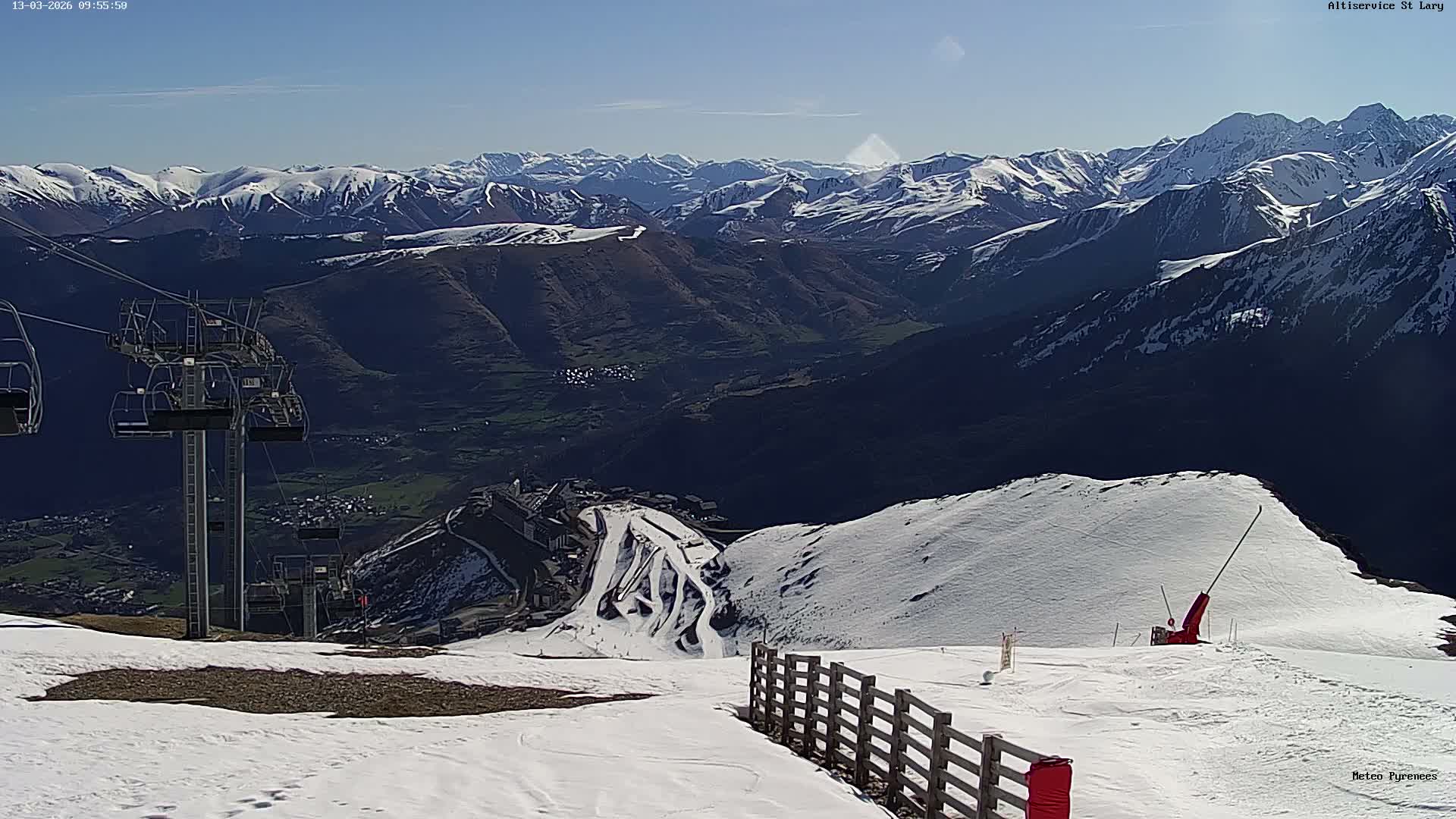 Saint-Lary-Soulan Village Skyline & Pla d'Adet Ski Slopes Live Cam - Bagnères-de-Bigorre, Hautes-Pyrénées, Occitanie, France