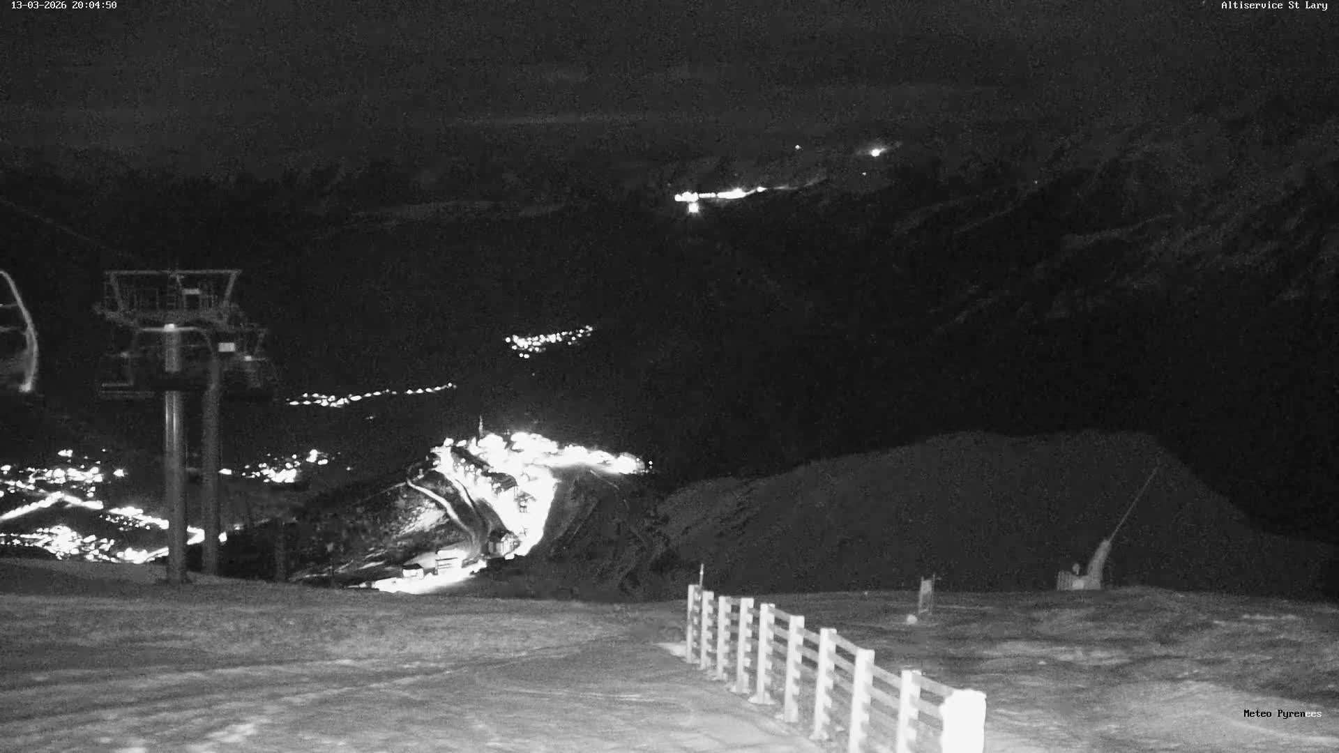 Saint-Lary-Soulan Village Skyline & Pla d'Adet Ski Slopes Live Cam - Bagnères-de-Bigorre, Hautes-Pyrénées, Occitanie, France