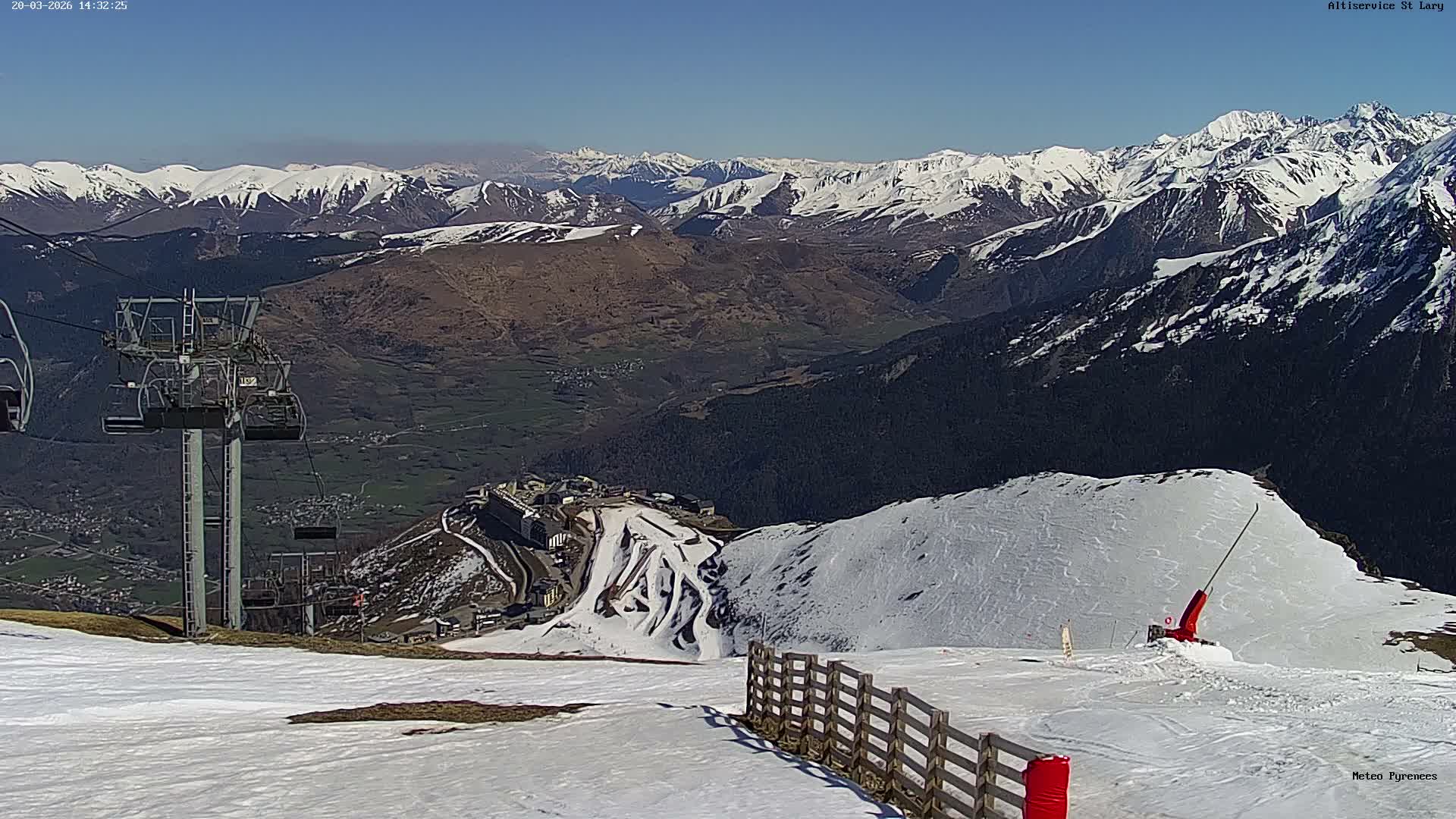 Saint-Lary-Soulan Village Skyline & Pla d'Adet Ski Slopes Live Cam - Bagnères-de-Bigorre, Hautes-Pyrénées, Occitanie, France