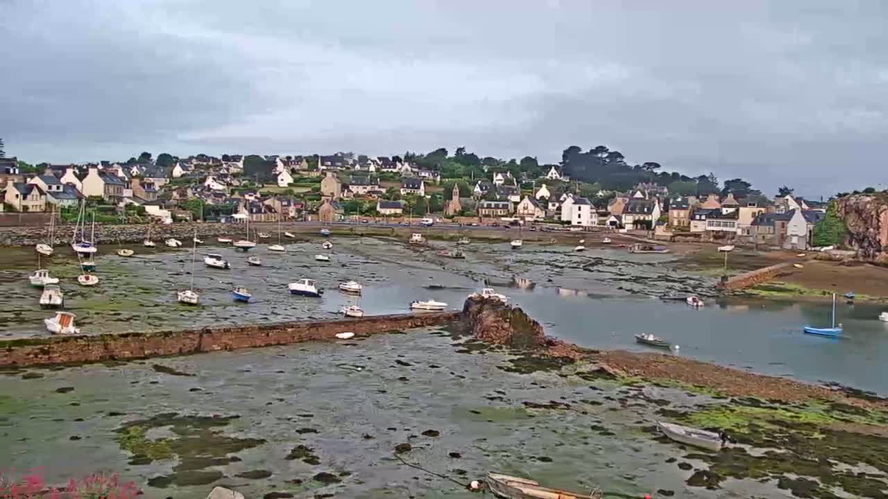 Ploubazlanec, Loguivy Village & Coast Live Cam - Guingamp, Côtes-d'Armor, 	Bretagne, France