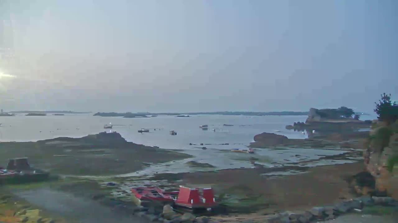 Ploubazlanec, Loguivy Village & Coast Live Cam - Guingamp, Côtes-d'Armor, 	Bretagne, France