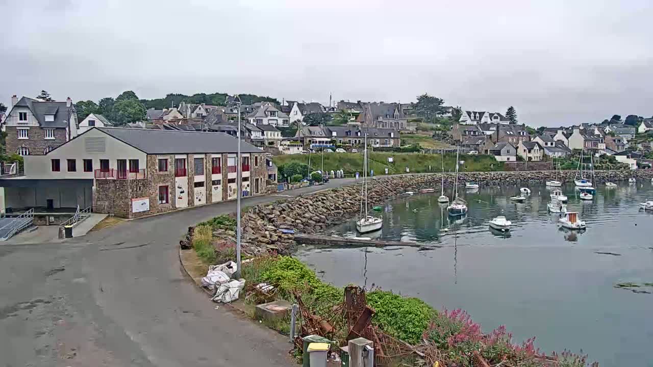 Ploubazlanec, Loguivy Village & Coast Live Cam - Guingamp, Côtes-d'Armor, 	Bretagne, France