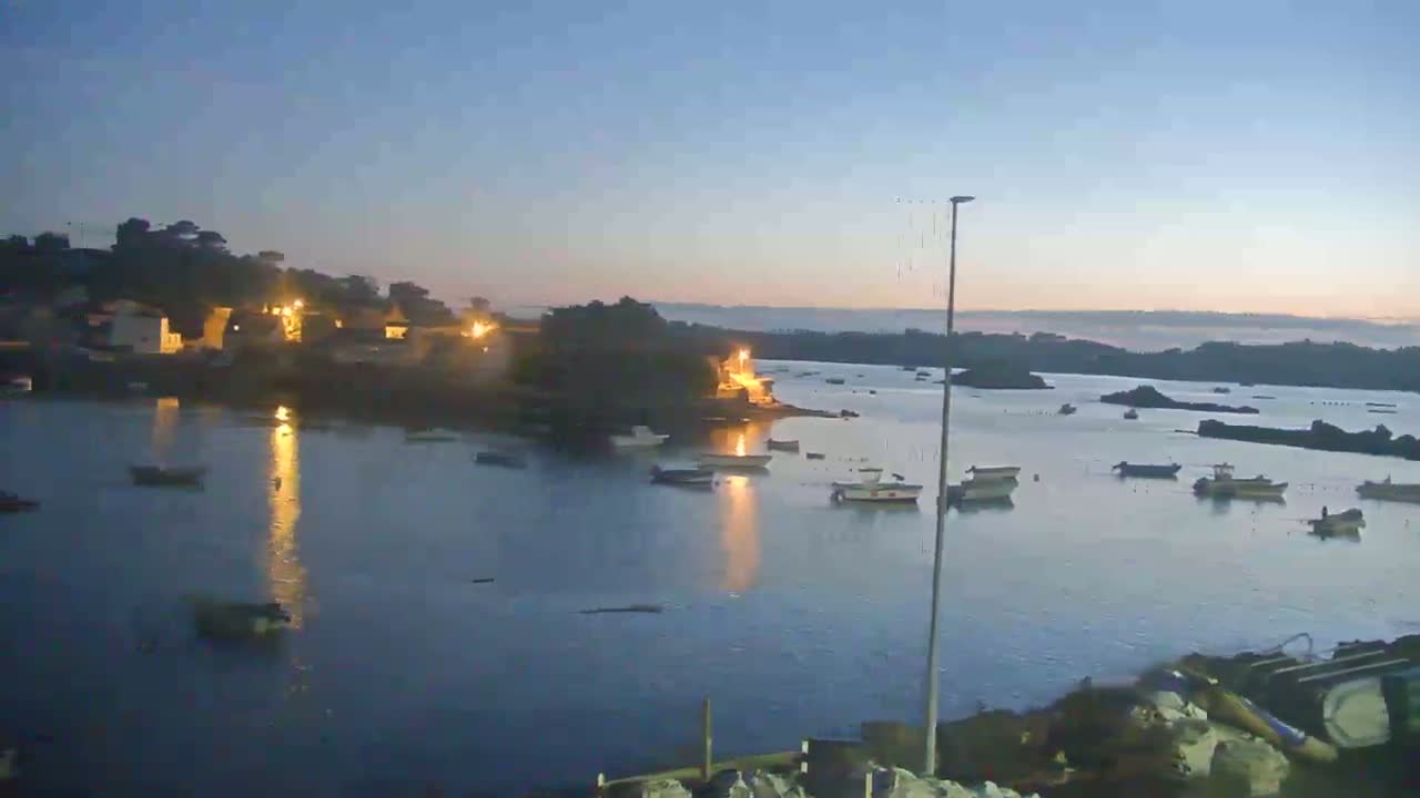 Ploubazlanec, Loguivy Village & Coast Live Cam - Guingamp, Côtes-d'Armor, 	Bretagne, France