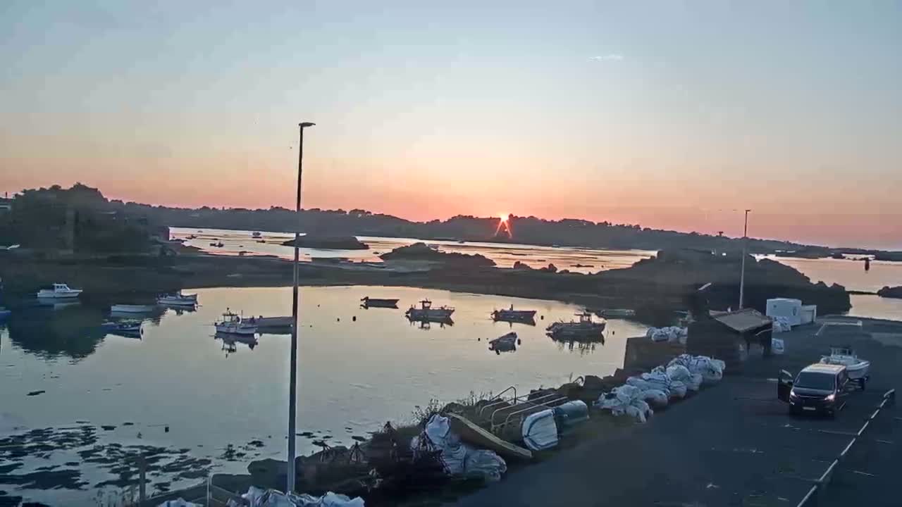 Ploubazlanec, Loguivy Village & Coast Live Cam - Guingamp, Côtes-d'Armor, 	Bretagne, France
