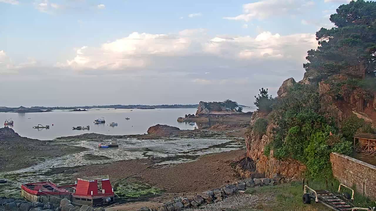 Ploubazlanec, Loguivy Village & Coast Live Cam - Guingamp, Côtes-d'Armor, 	Bretagne, France