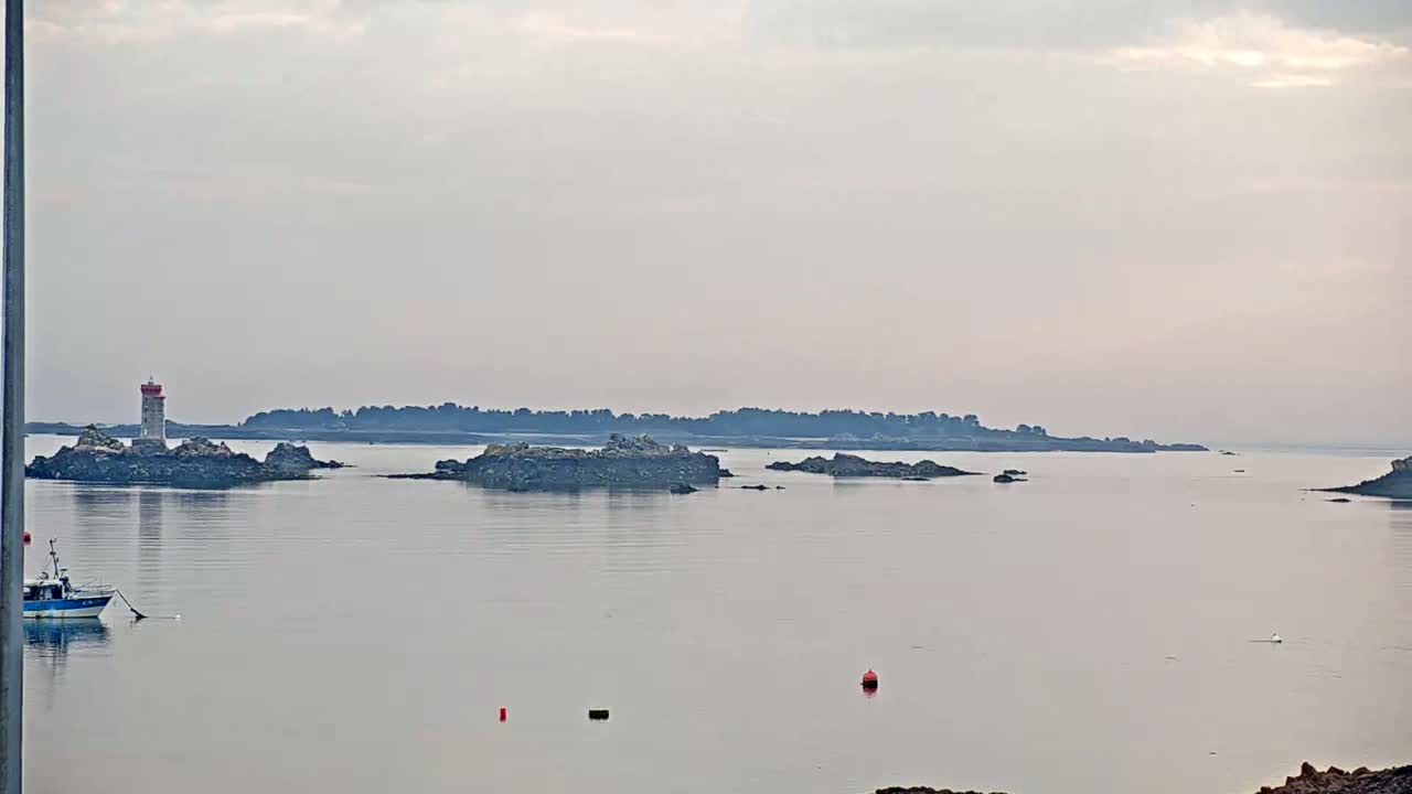 Ploubazlanec, Loguivy Village & Coast Live Cam - Guingamp, Côtes-d'Armor, 	Bretagne, France