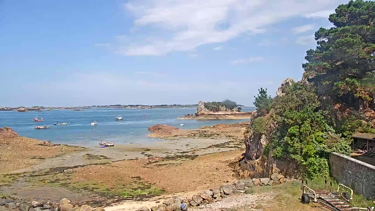 Ploubazlanec, Loguivy Village & Coast Live Cam - Guingamp, Côtes-d'Armor, 	Bretagne, France
