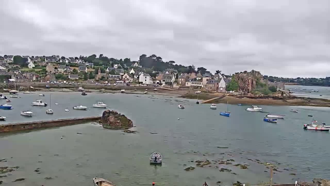 Ploubazlanec, Loguivy Village & Coast Live Cam - Guingamp, Côtes-d'Armor, 	Bretagne, France