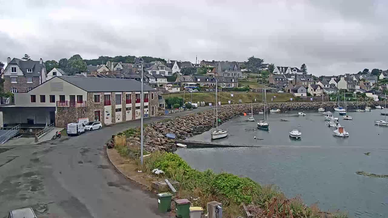 Ploubazlanec, Loguivy Village & Coast Live Cam - Guingamp, Côtes-d'Armor, 	Bretagne, France