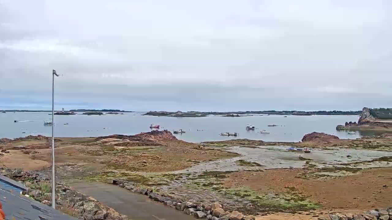 Ploubazlanec, Loguivy Village & Coast Live Cam - Guingamp, Côtes-d'Armor, 	Bretagne, France