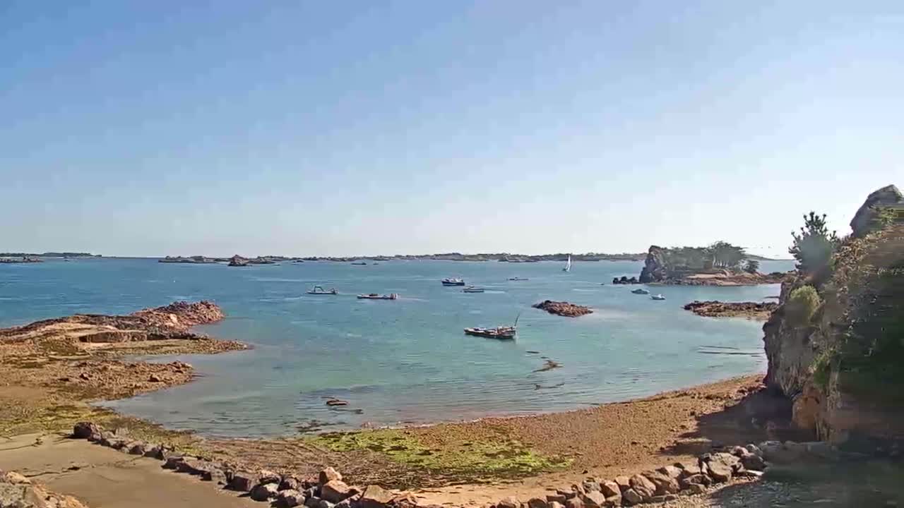Ploubazlanec, Loguivy Village & Coast Live Cam - Guingamp, Côtes-d'Armor, 	Bretagne, France