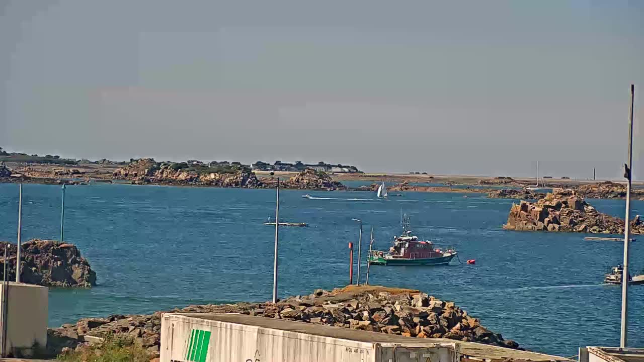 Ploubazlanec, Loguivy Village & Coast Live Cam - Guingamp, Côtes-d'Armor, 	Bretagne, France