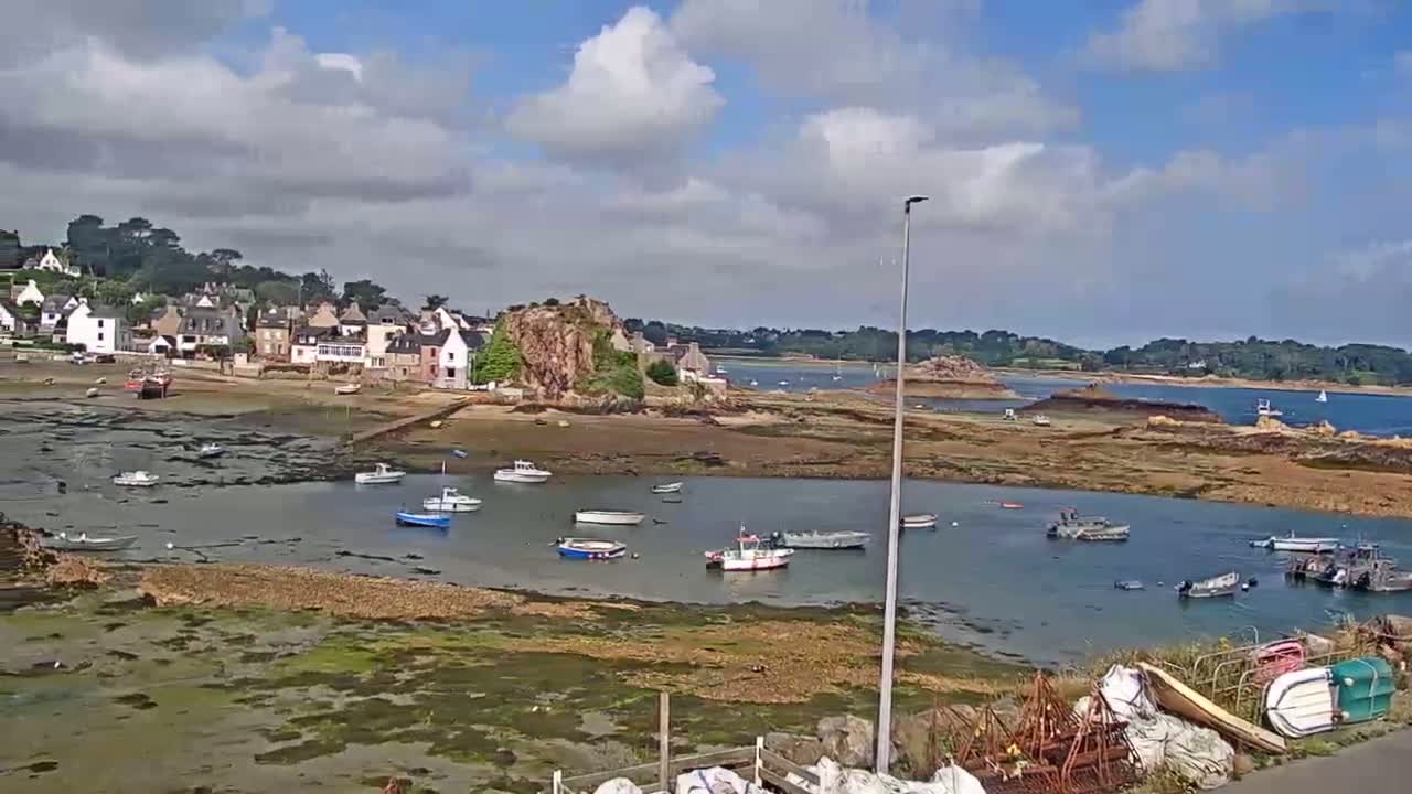 Ploubazlanec, Loguivy Village & Coast Live Cam - Guingamp, Côtes-d'Armor, 	Bretagne, France