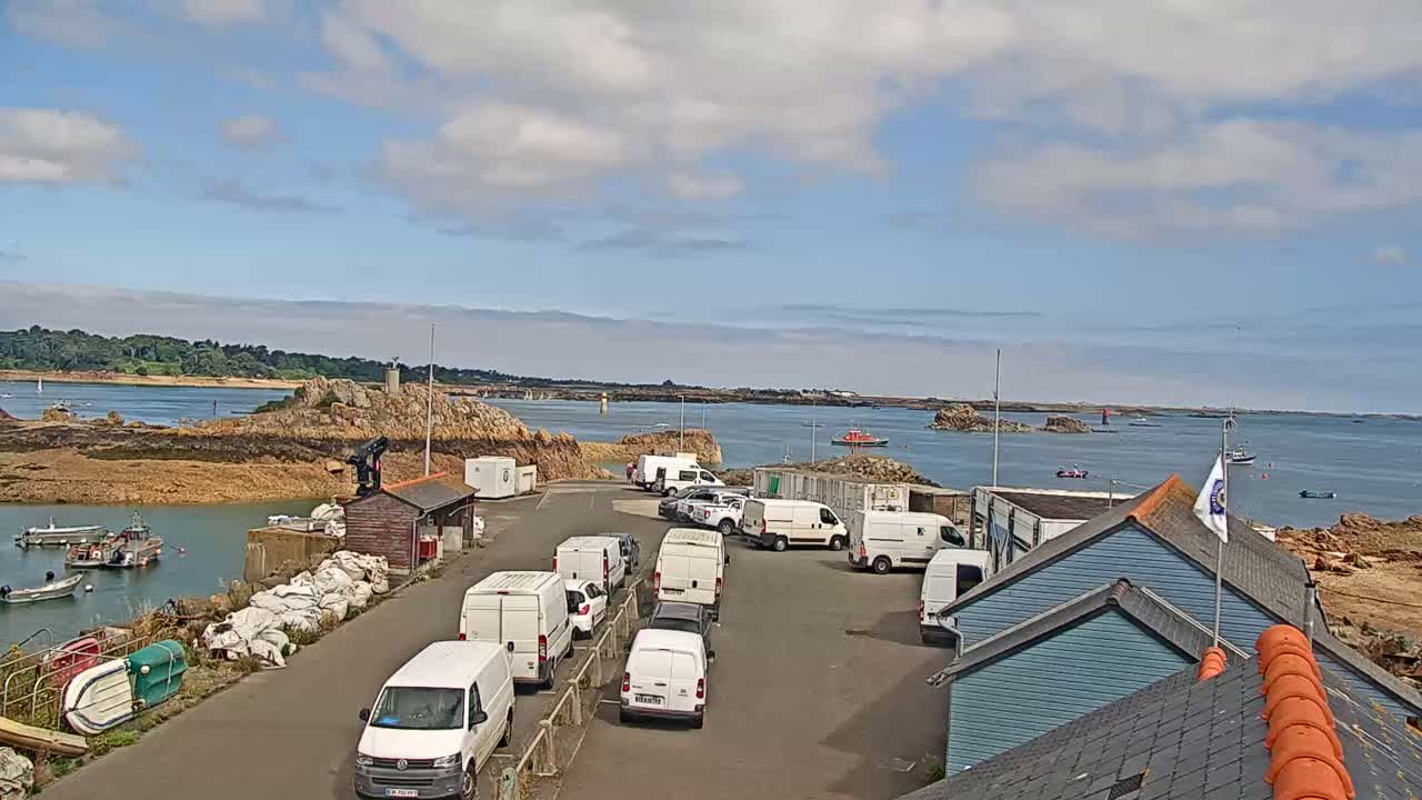 Ploubazlanec, Loguivy Village & Coast Live Cam - Guingamp, Côtes-d'Armor, 	Bretagne, France