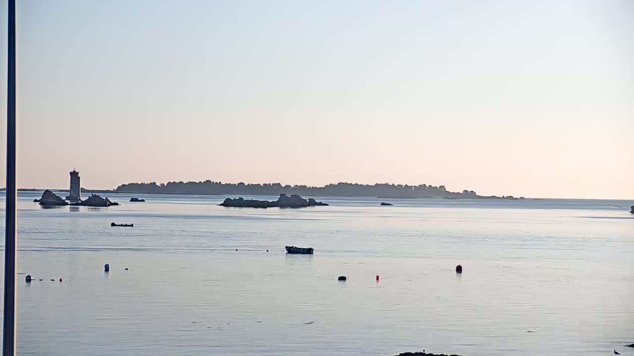 Ploubazlanec, Loguivy Village & Coast Live Cam - Guingamp, Côtes-d'Armor, 	Bretagne, France