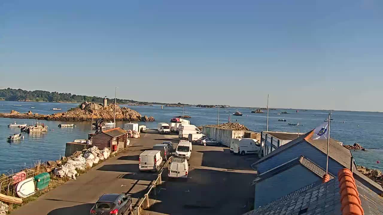 Ploubazlanec, Loguivy Village & Coast Live Cam - Guingamp, Côtes-d'Armor, 	Bretagne, France