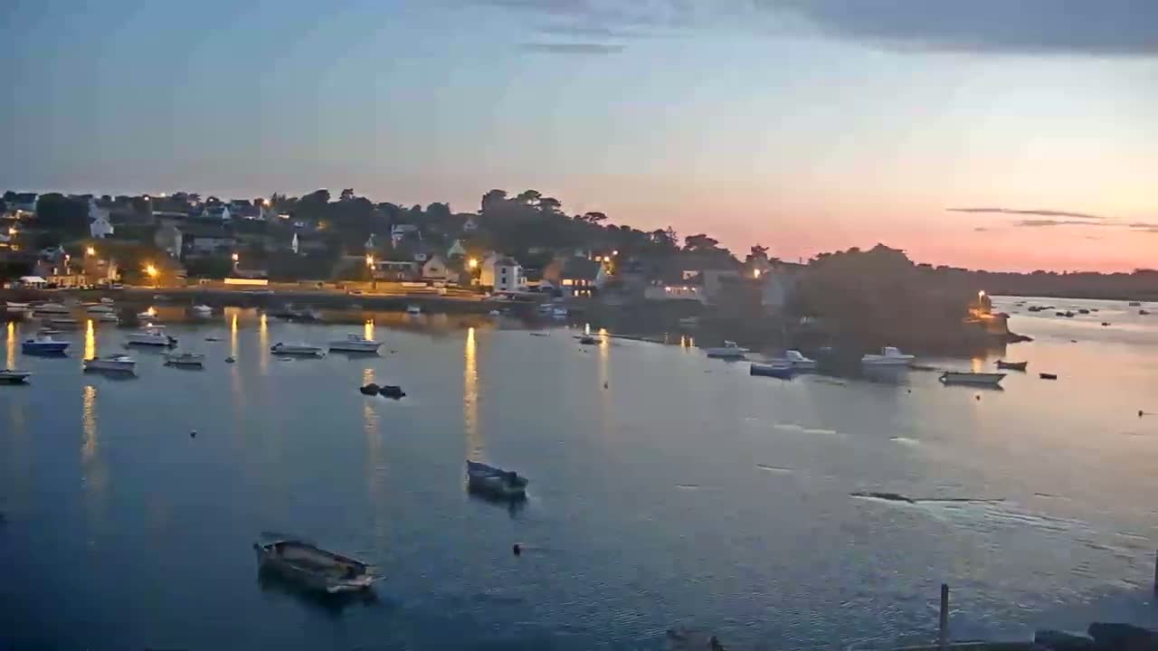 Ploubazlanec, Loguivy Village & Coast Live Cam - Guingamp, Côtes-d'Armor, 	Bretagne, France