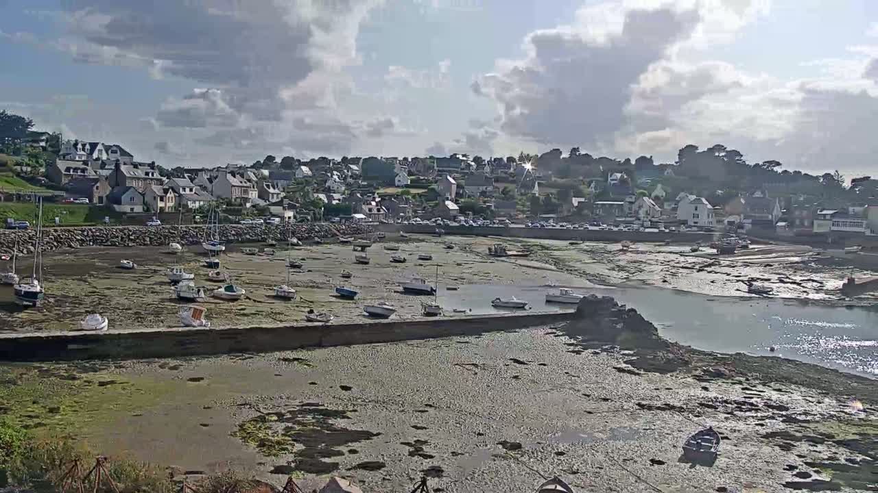 Ploubazlanec, Loguivy Village & Coast Live Cam - Guingamp, Côtes-d'Armor, 	Bretagne, France