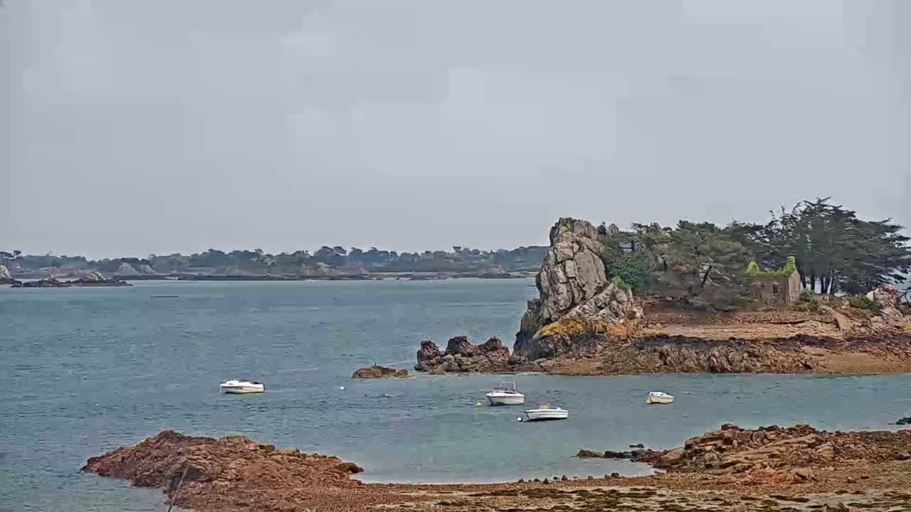 Ploubazlanec, Loguivy Village & Coast Live Cam - Guingamp, Côtes-d'Armor, 	Bretagne, France