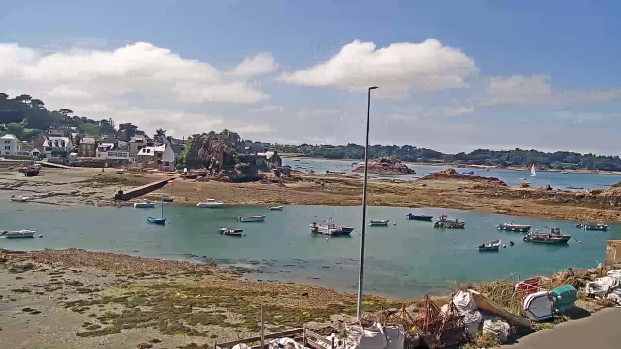 Ploubazlanec, Loguivy Village & Coast Live Cam - Guingamp, Côtes-d'Armor, 	Bretagne, France