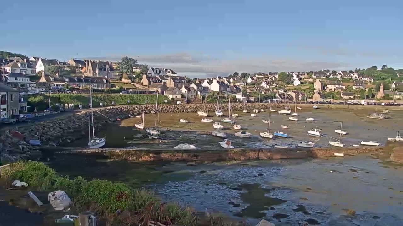 Ploubazlanec, Loguivy Village & Coast Live Cam - Guingamp, Côtes-d'Armor, 	Bretagne, France