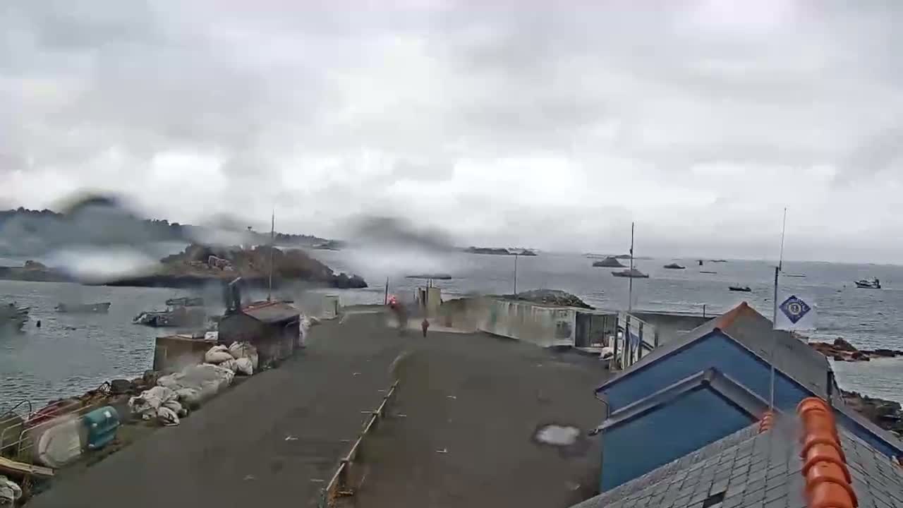 Ploubazlanec, Loguivy Village & Coast Live Cam - Guingamp, Côtes-d'Armor, 	Bretagne, France