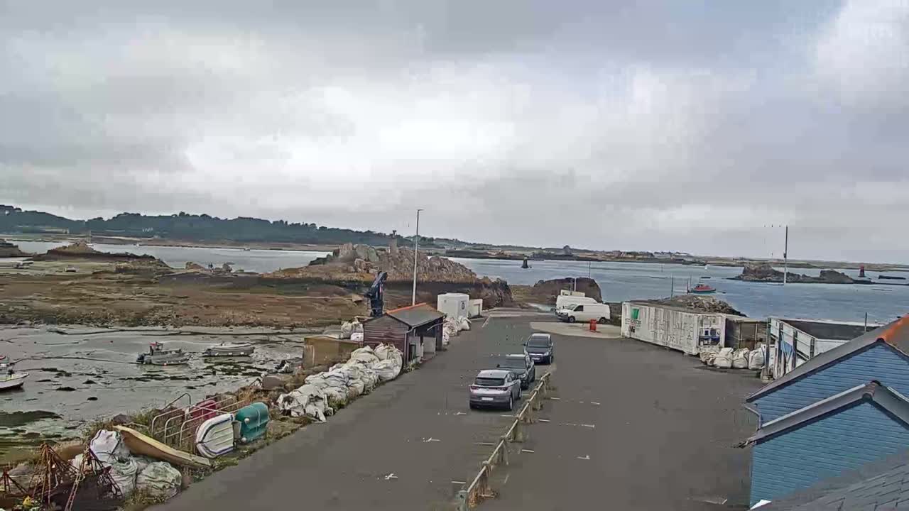Ploubazlanec, Loguivy Village & Coast Live Cam - Guingamp, Côtes-d'Armor, 	Bretagne, France