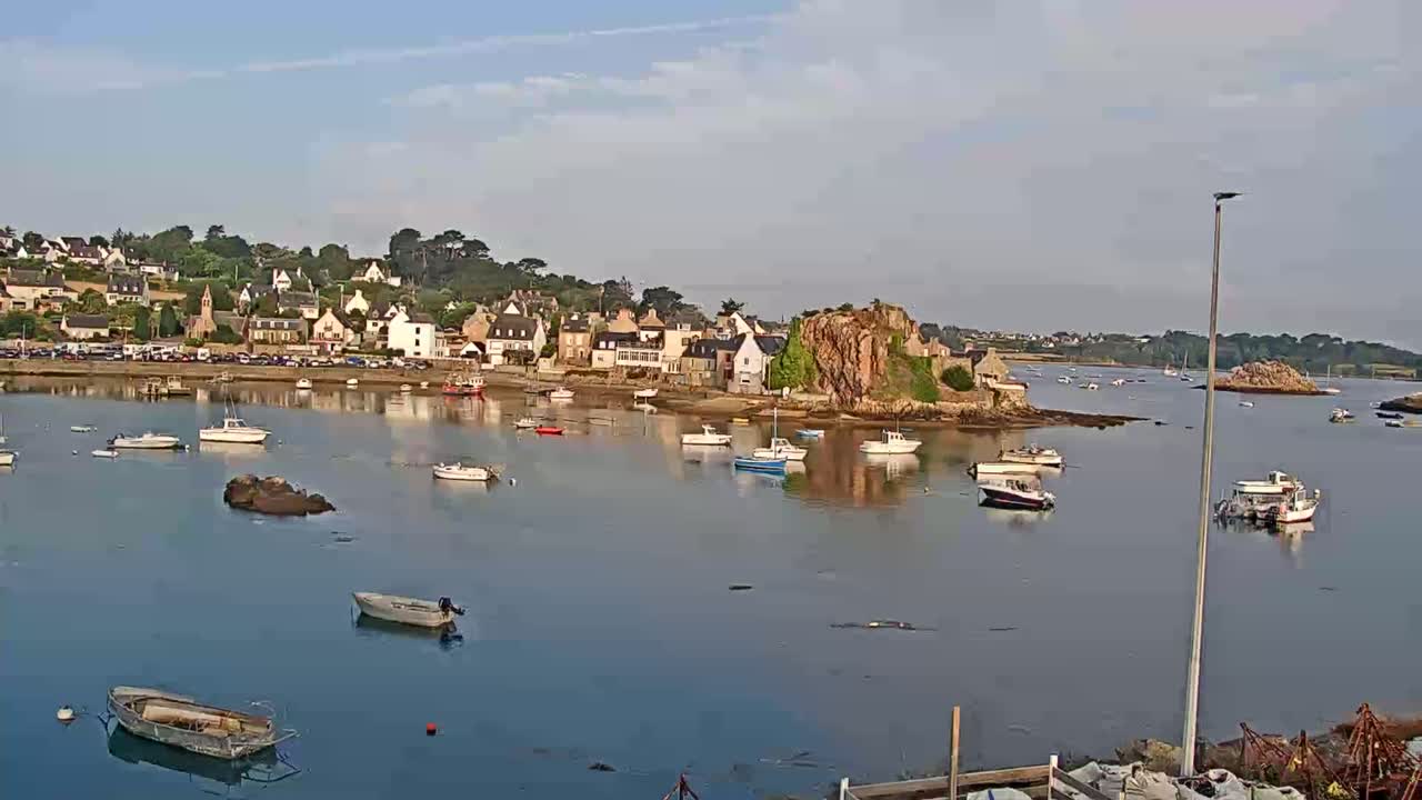 Ploubazlanec, Loguivy Village & Coast Live Cam - Guingamp, Côtes-d'Armor, 	Bretagne, France