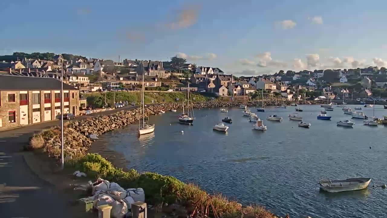 Ploubazlanec, Loguivy Village & Coast Live Cam - Guingamp, Côtes-d'Armor, 	Bretagne, France