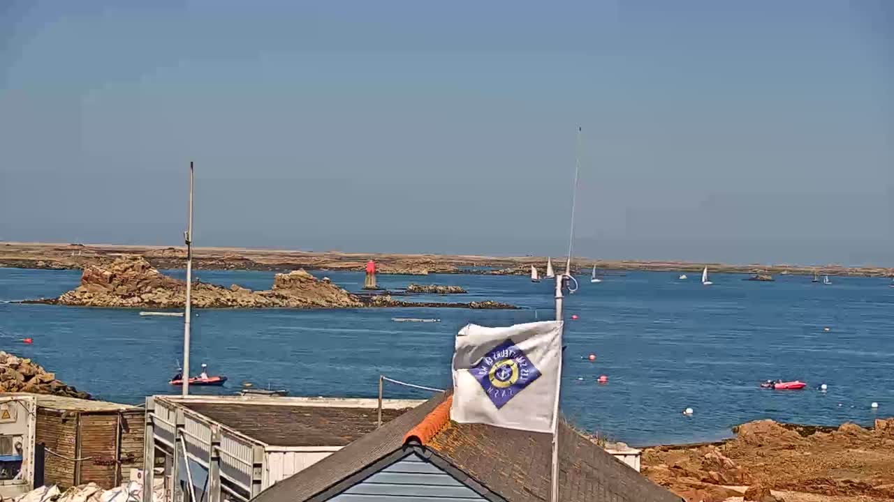 Ploubazlanec, Loguivy Village & Coast Live Cam - Guingamp, Côtes-d'Armor, 	Bretagne, France
