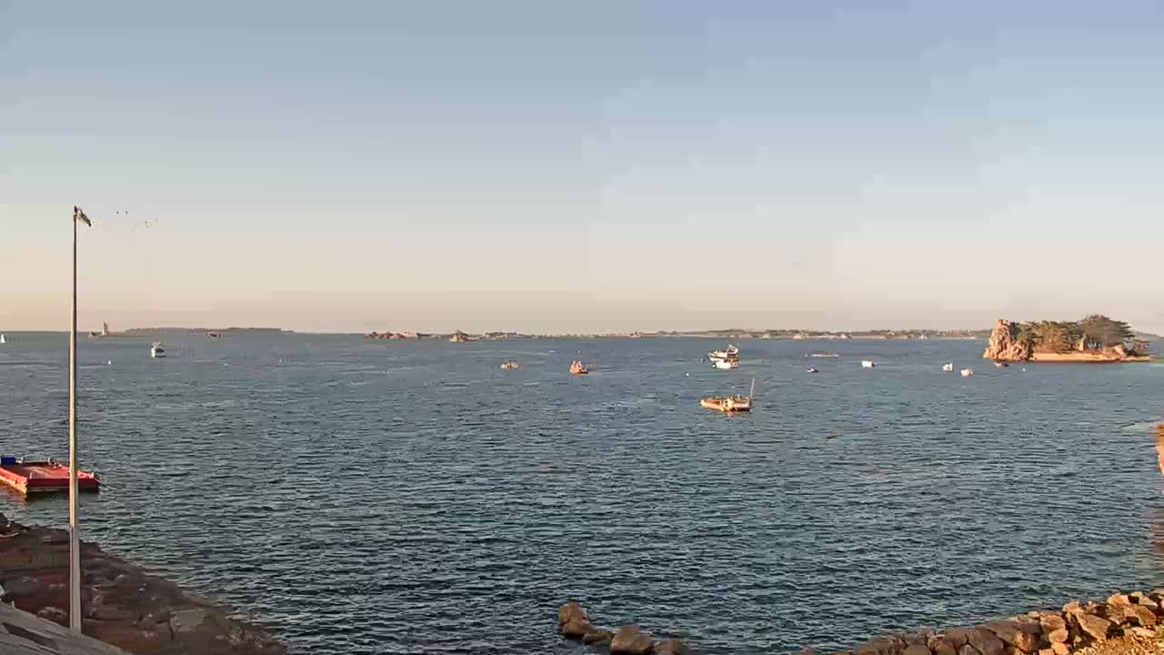Ploubazlanec, Loguivy Village & Coast Live Cam - Guingamp, Côtes-d'Armor, 	Bretagne, France