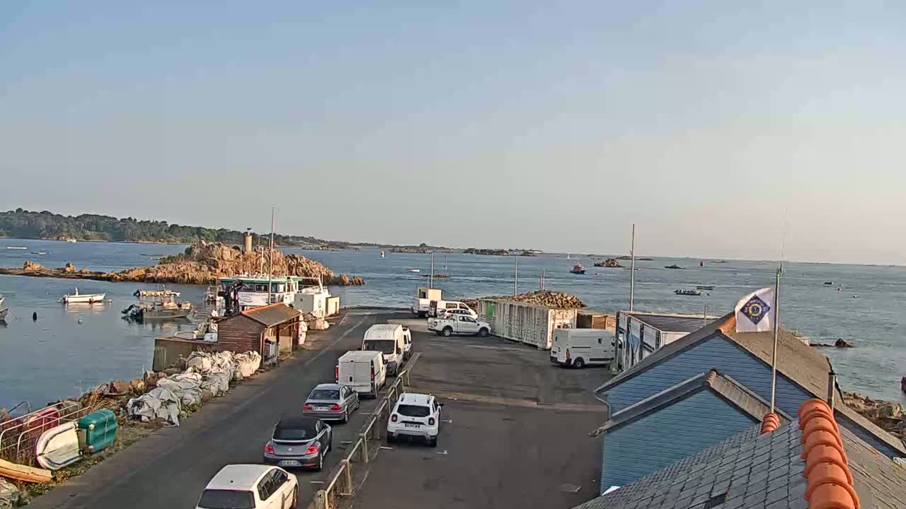 Ploubazlanec, Loguivy Village & Coast Live Cam - Guingamp, Côtes-d'Armor, 	Bretagne, France