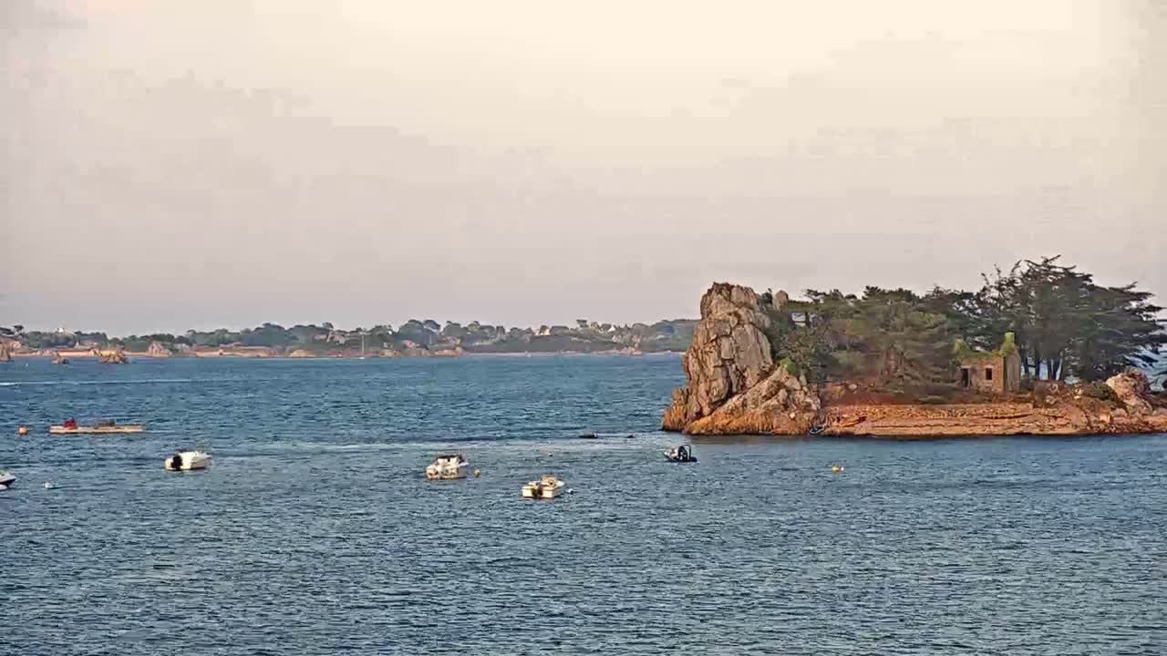 Ploubazlanec, Loguivy Village & Coast Live Cam - Guingamp, Côtes-d'Armor, 	Bretagne, France
