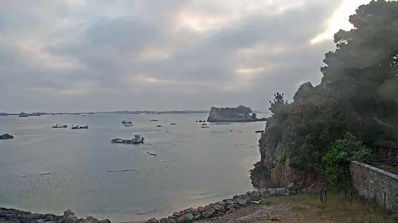 Ploubazlanec, Loguivy Village & Coast Live Cam - Guingamp, Côtes-d'Armor, 	Bretagne, France