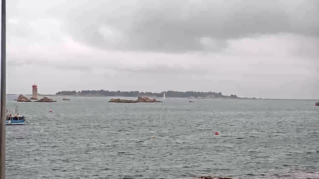 Ploubazlanec, Loguivy Village & Coast Live Cam - Guingamp, Côtes-d'Armor, 	Bretagne, France