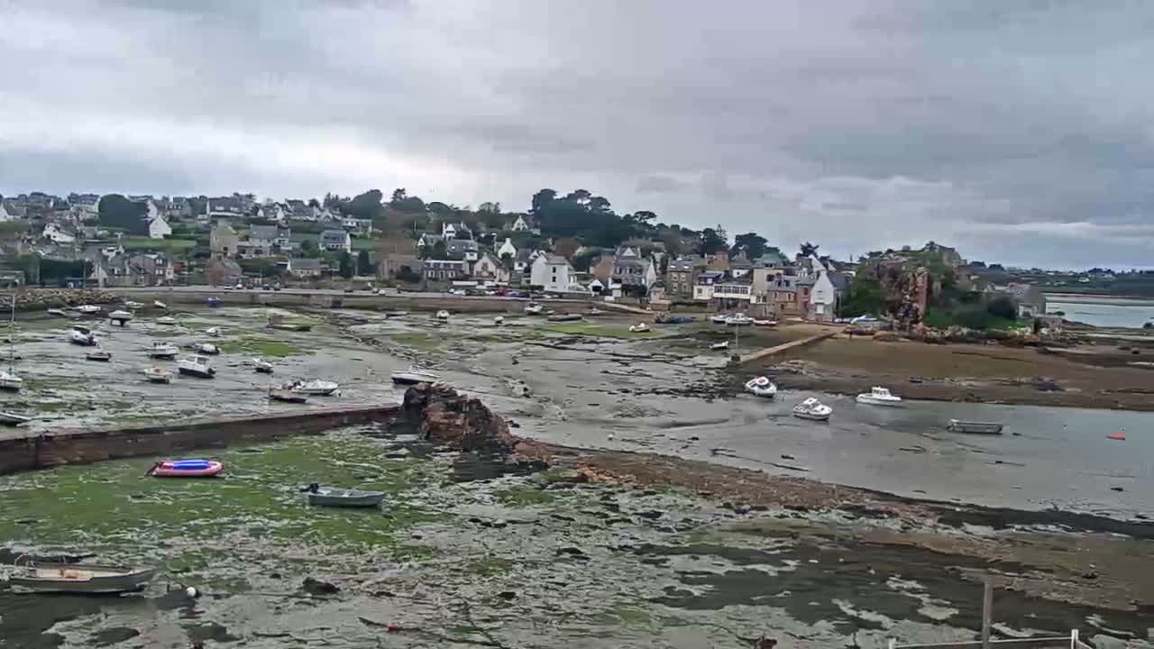 Ploubazlanec, Loguivy Village & Coast Live Cam - Guingamp, Côtes-d'Armor, 	Bretagne, France